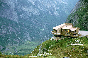 Kjerag Wanderung - Norwegen: Kjerag Wanderung am Lysefjord - Family on Tour : Für die kanzel oder wörtlich der predigtstuhl) ist eine natürliche felsplattform (felskanzel) in ryfylke in der norwegischen provinz rogaland und eine touristische attraktion mit weitem blick über den lysefjord und angrenzende berge.