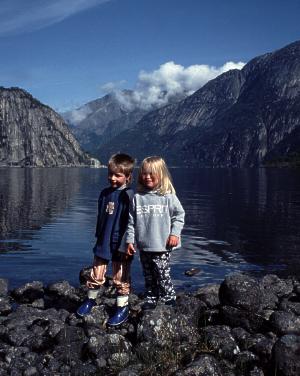 Mike (5 J.) und Sandra (3 J.)